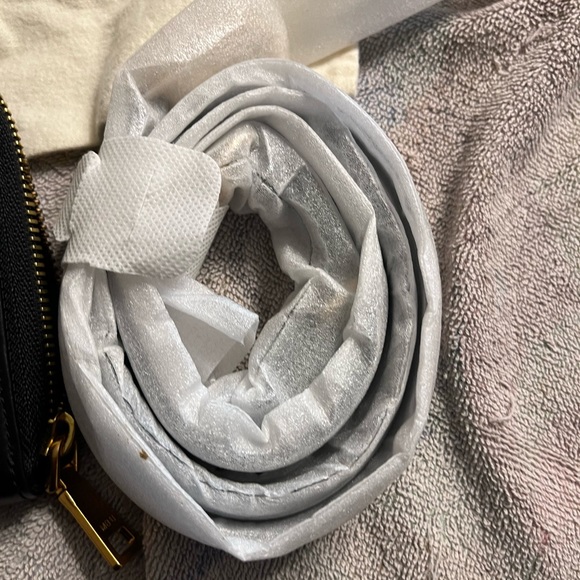 Mei Li NIP Mini Crossbody Handbag with Dust Cover - Picture 4 of 4